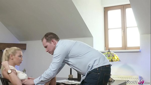 Крутая милфа-шефин трахается с учеником на работе - немецкая милфа